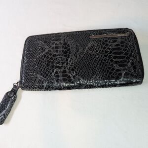 Kenneth Cole Snakeskin Pattern Wallet